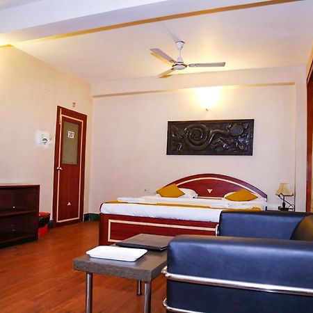 Fabhotel Shivangan Kolkata Airport - Fully Vaccinated Staff Exterior foto